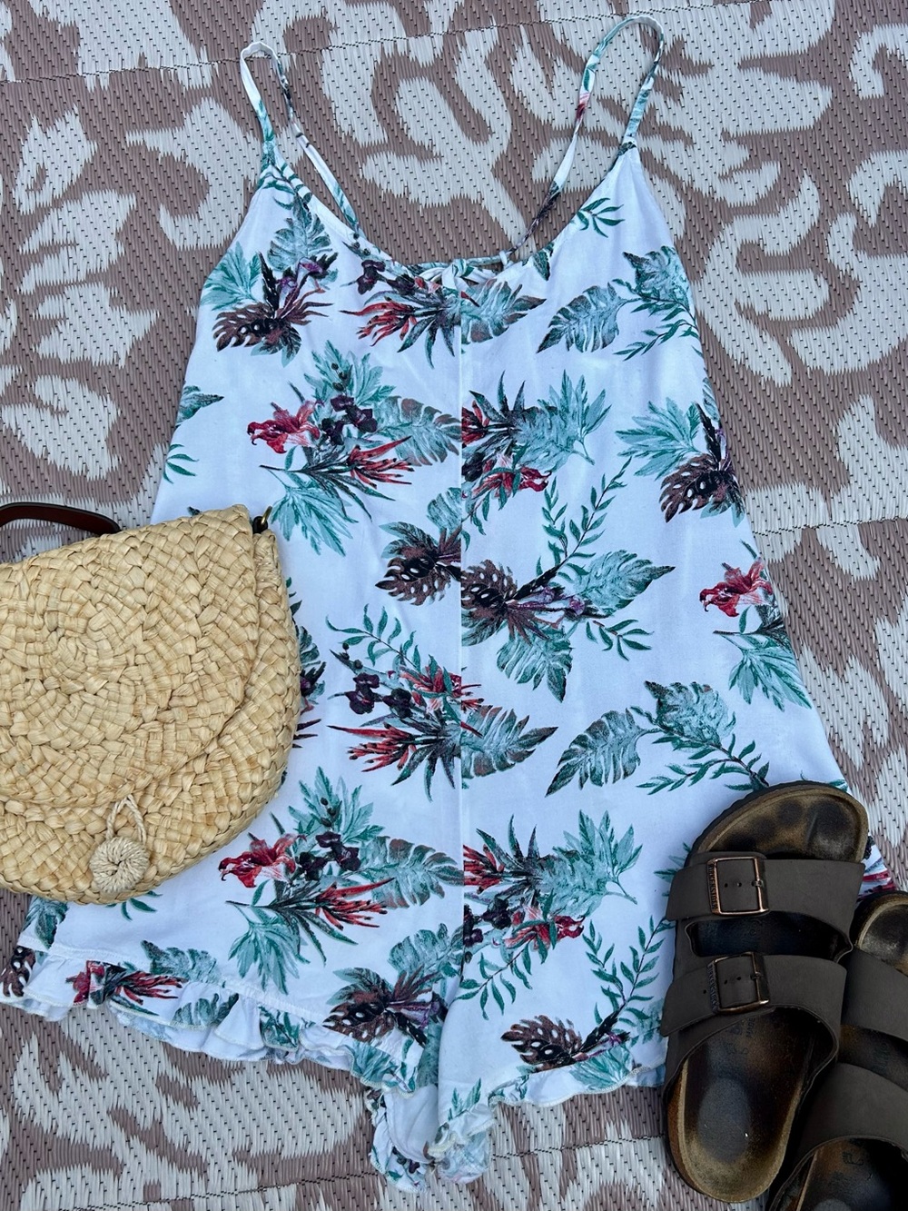Roxy Tropical Floral Spaghetti Strap Tie Back Ruffle Hem Shorts Romper | Size L